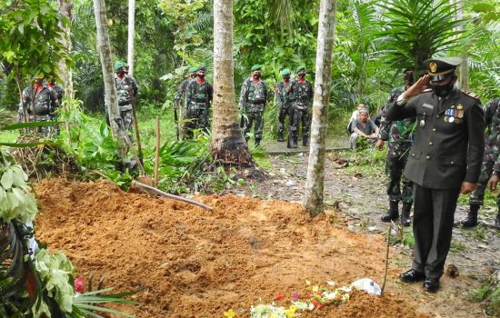 Kodim 0117/Aceh Tamiang Melaksanakan Upacara Militer Pelepasan Dan Pemakaman Jenazah Almarhum Prada Muhammad Nur Zulmi