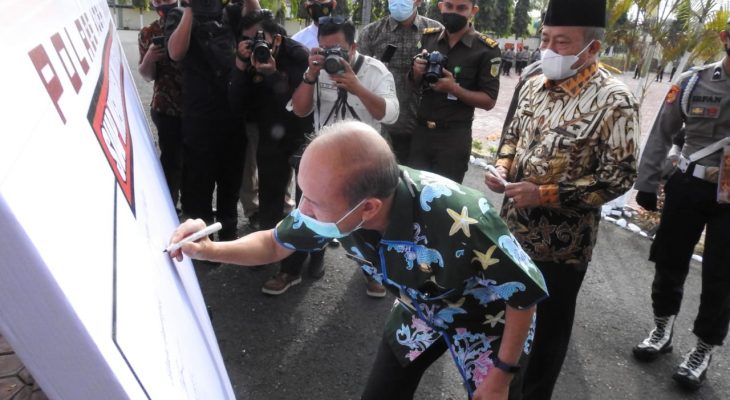 Dandim 0117/Aceh Tamiang Mengikuti Apel Pencanangan Zona Intregritas menuju Wilayah Bebas Korupsai Dan Wilayah Birokrasi Bersih Melayani