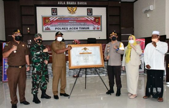 “Dandim 0104/Atim Tandatangani Pencanangan Zona Integritas Menuju Wilayah Bebas Korupsi Di Polres Aceh Timur”
