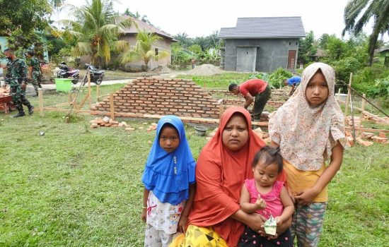 Isak Haru Warga Duafa Aceh Tamiang Rumahnya Dibangun TNI