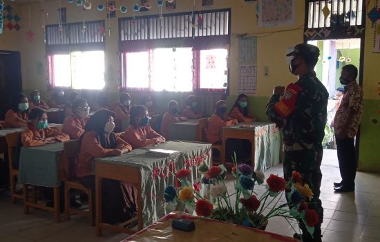 Babinsa Berikan Penyuluhan Narkoba di Sekolah SMPN Tanah Merah Kecamatan Badar