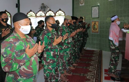 Danrem 011/LW Beserta Seluruh Prajuritnya Sholat Ghaib Untuk 53 Patriot TNI KRI Nanggala 402, Satu Diantaranya Putra Terbaik Aceh
