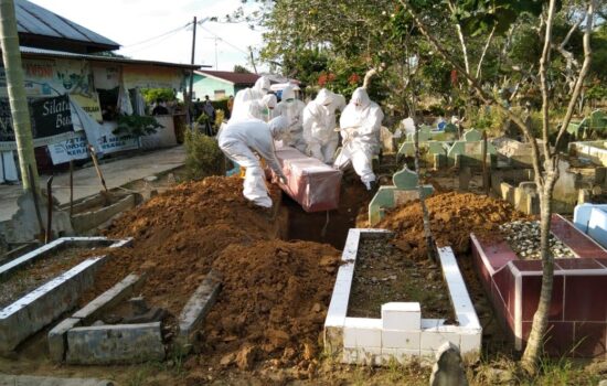Lagi…! TNI-POLRI Langsa Timur Kawal Proses Pemakaman Warganya Terpapar Covid-19