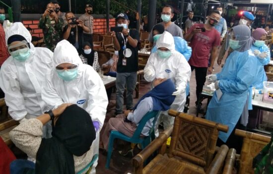 TNI POLRI dan Satpol PP Kota Langsa Gelar Operasi Yustisi Dengan Tes Swab Antigen Di Tempat
