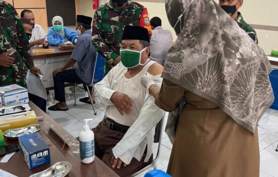 Peduli Kepada Purnawirawan dan Warakawuri, Kodim 0117Aceh Tamiang Gelar Vaksinasi Covid-19 Tahap l