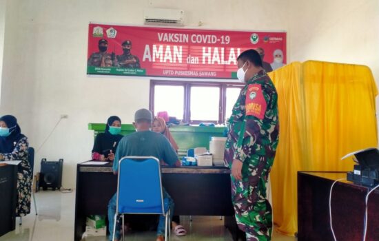 Kodim 0103/Aceh Utara Kerahkan Para Babinsa Kawal Vaksinasi Massal