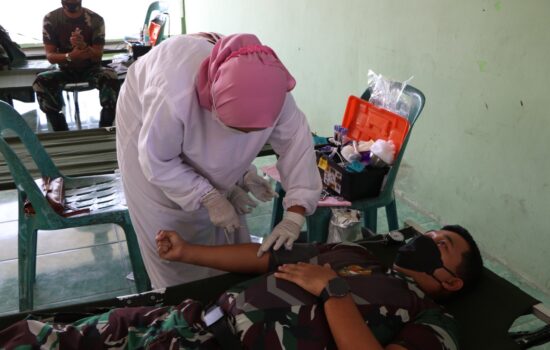 Dampak Covid-19 Stok Darah di Kota Langsa Menipis, Personel Kodim 0104/Atim Sumbang 80 Kantung Darah