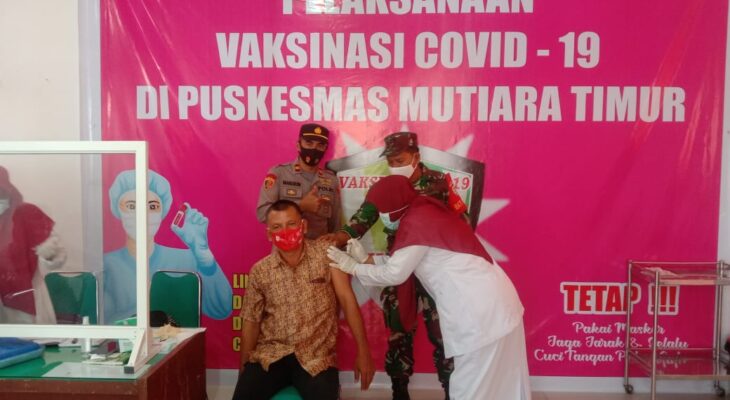Danramil Himbau Warga Agar Jangan Takut Dan Ragu Untuk Melaksanakan Vaksinasi massal Covid-19