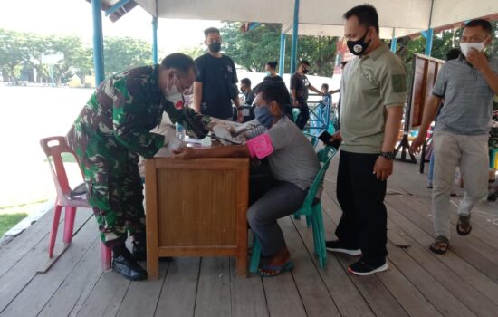 Ratusan Warga Antusias Ikuti Serbuan Vaksin Covid 19 Kodim 0103/Aceh Utara di Hari Ke-2.