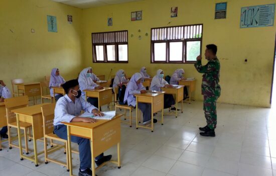 Tanamkan Jiwa Nasionalisme Pada Pelajar TNI Berikan Wasbang