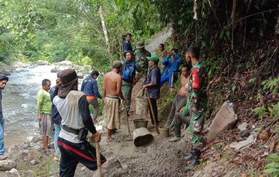 TNI Bersama Polhut Naik ke Hutan TNGL Lakukan Patroli