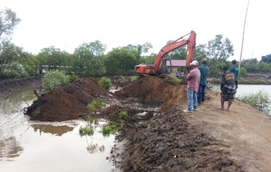 Alat berat Excavator Mewarnai Kegiatan Satgas TMMD Ke 112 Kodim 0103/Aceh Utara.
