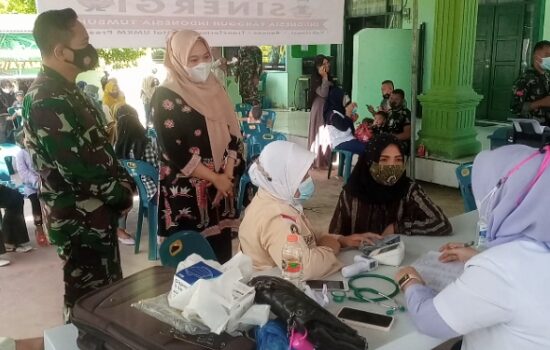 Dandim 0117/Aceh Tamiang Bersama Ketua Persit KCK Cabang XXIV Tinjau Serbuan Vaksin Bagi Anggota Persit
