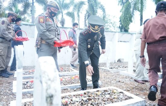 Komandan Kodim 0117/Aceh Tamiang Pimpin Upacara Ziarah Nasional Hari Pahlawan
