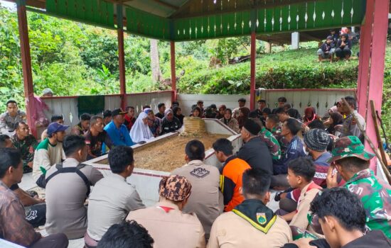 Menembus Hutan Belantara, Prajurit Kodim 0103/Aceh Utara Peringati Hari Pahlawan di Makam Cut Meutia.