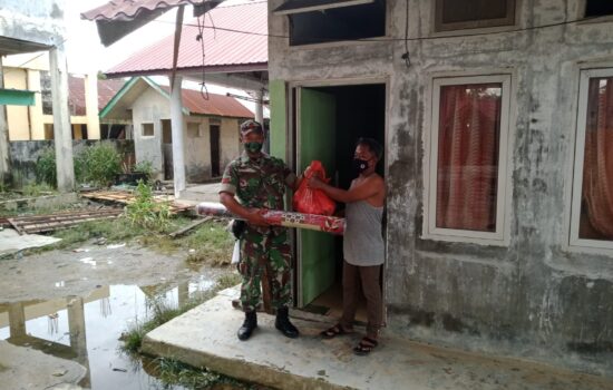 Kodim 0117/Aceh Tamiang Salurkan Bantuan Non Sembako Kodam IM Bagi Warga Terdampak Banjir