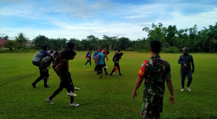 Babinsa Peureulak Barat, Pantau Kesiapan Santri Dayah Amal Jelang Liga Santri Piala Kasad PSSI 2022