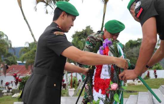 Jelang Hari Juang TNI AD Ke -77 Dandim 0106/Ateng Pimpin Upacara Ziarah Dan Tabur Bunga Di TMP.