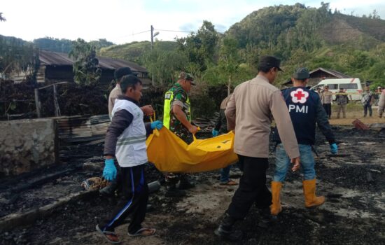 1 Unit Rumah Kontruksi Kayu Dilalap Sijago Merah Menewaskan Pemilik Rumah Meninggal Dunia di Kecamatan Permata