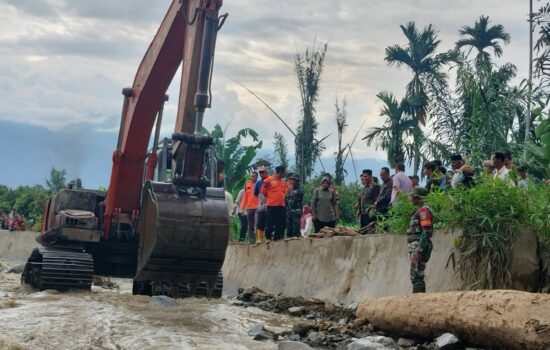 Menteri Sosial RI Kunjungi Korban Banjir Bandang Di Kutacane Aceh Tenggara