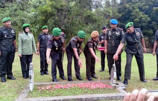 Hari Juang TNI-AD, Korem dan Kodim Gelar Ziarah Ke Makam Pahlawan Nasional Lhokseumawe