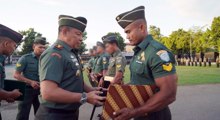 Danrem 011/LW Beri Penghargaan 5 Prajurit Prestasi, Satu Juara Binaraga TNI-Polri Se-Indonesia