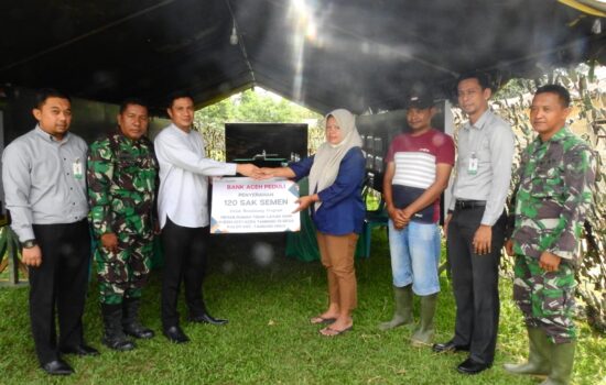 Sukseskan TMMD Reguler Ke-119 Kodim 0117/Aceh Tamiang, Bank Aceh Berikan Bantuan 120 Sak Semen Untuk Rehap RTLH.