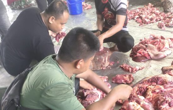 Jalani Tradisi Meugang, Dandim 0103/Aceh Utara Bagikan Daging Untuk Anggota.