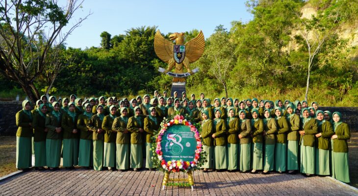 HUT Persit Kartika Chandra Kirana Ke-78, Istri TNI Korem Lilawangsa Ziarah ke Makam Pahlawan Nasional.